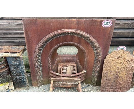 A CAST IRON FIRE SURROUND AND INSERT, WITH GRATE, 97CM (H) X 97CM (W) X 28CM (D) / ALL LOTS ARE LOCATED IN SL0 9LG, REGRETFUL