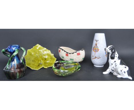 A collection of vintage retro 20th century ceramic and glass wares to include a Portuguese leaf moulded Bordallo bowl, a 1950