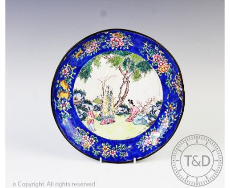 A Chinese enamel dish, early 19th century, of circular form centrally decorated with four figures beneath a tree, within a bo