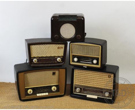 Five vintage bakelite radios (5) CONDITION REPORT: This lot is sold as decorative item only, prospective buyers must consult 