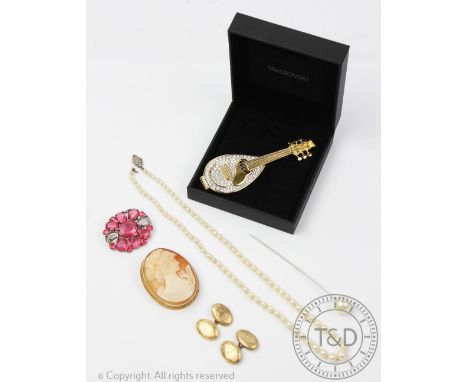 A 9ct gold mounted carved shell cameo brooch, depicting a maiden in profile, a pair of 9ct gold cuff links, a single strand, 