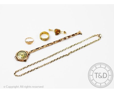 A selection of jewellery, to include; a citrine and seed pearl set heart shaped bar brooch, a 9ct gold chain necklace, a 9ct 