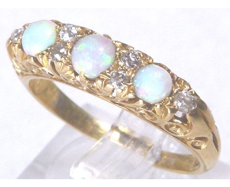 18CT OPAL SET. Opal set ring 4,8g