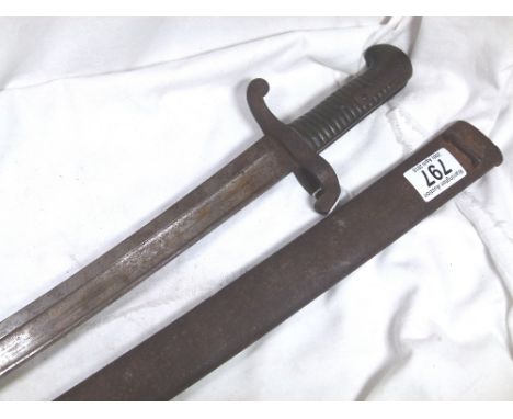 VINTAGE BAYONET. Vintage military bayonet with sheath, L: 57 cm CONDITION REPORT: There are no dents to the scabbard or the k