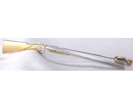 SHOT GUN TIE PIN. 9 ct gold tie pin set with small diamonds in the form of a shot gun, 6,2g