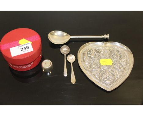 A COLLECTION OF HALLMARKED SILVER etc. to include a boxed 'my last rolo', seal topped spoon and two condiment spoons. togethe