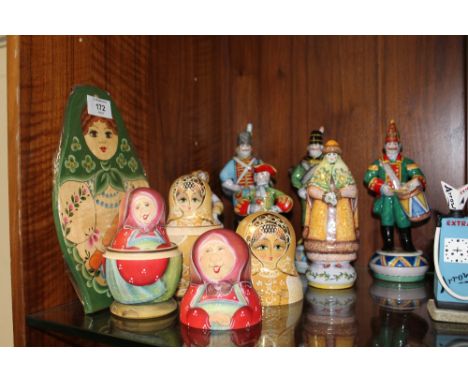 A COLLECTION OF RUSSIAN DOLLS AND RUSSIAN CERAMIC FIGURES (9)