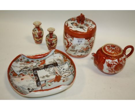 A SMALL COLLECTION OF JAPANESE / ORIENTAL CERAMICS to include a lidded pot with Dog of Fo finial, teapot, etc. (5) 