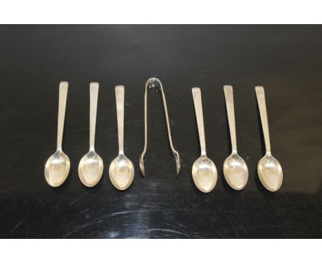 A HALLMARKED SILVER SET OF SIX TEASPOONS WITH MATCHING SUGAR TONGS (7) 