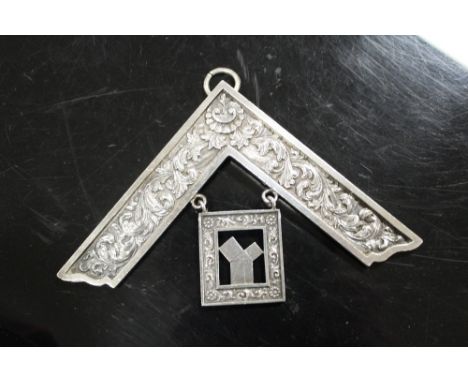 A LARGE HALLMARKED SILVER MASONIC MEDAL