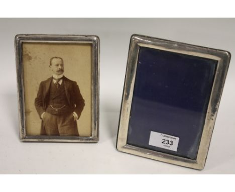 TWO HALLMARKED SILVER PICTURE FRAMES, to include a Chester example, tallest H 16.5 cm (2)
