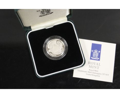 A ROYAL MINT 1995 'SECOND WORLD WAR' SILVER PROOF £2 COIN, with COA/Booklet, in original presentation case