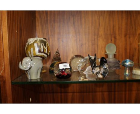 A COLLECTION OF STUDIO GLASS PAPERWEIGHTS ETC. to include a Caithness ' Moonflower' example, Wedgwood, etc. (10)