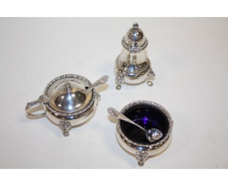 A HEAVY GAUGE HALLMARKED SILVER THREE PIECE CRUET SET WITH LION MASK DETAIL TOGETHER WITH SILVER CONDIMENT SPOONS