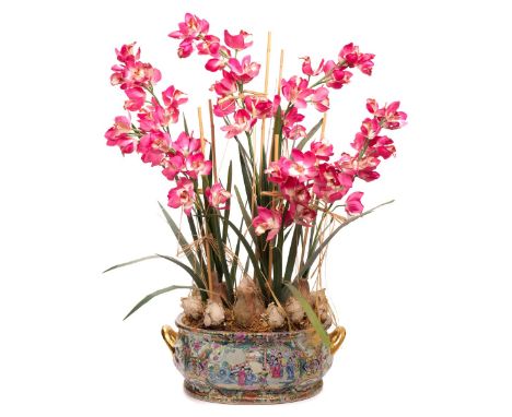 Cantonese Famille Rose Planter 118g 4 1/4in(10.7cm) 105g 3.5in(8.8cm) 87g 3 3/4in(9.5cm)