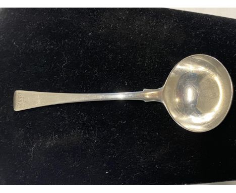 A hallmarked for London Georgian silver toddy ladle. 52 grams 