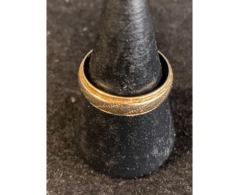 A 9ct gold band ring with etched design. 2.80 grams 