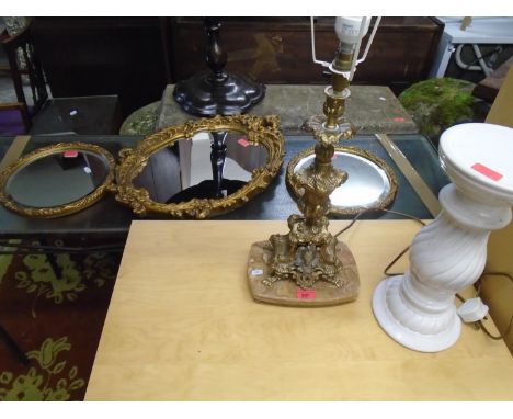 A mixed lot to include a gilt metal table lamp on a shaped onyx base and four gilt metal feet, with fabric shade, a white gla