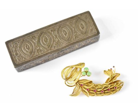 A Chinese 14ct gold filigree jade and pink sapphire wheatsheaf brooch, stamped 'K.K. 14K', approx 15g and an Indian white met