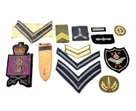 A quantity of British Army cloth insignia badges.