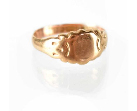 A gent's vintage 9ct gold signet ring, size Z+1, approx 6.5g. CONDITION REPORT Condition the shank has one cut but still has 