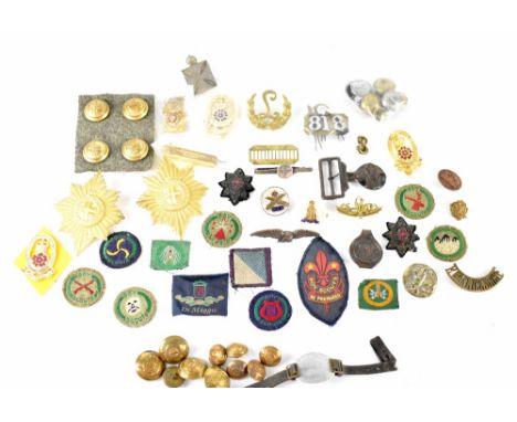 A quantity of various mixed British Army cap badges, buttons, etc to include Machine Gun Corps pearl back badge, a white meta