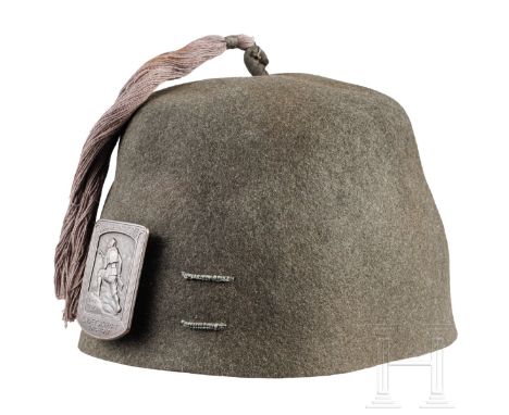 Feldgrauer Fez für Angehörige der bosnisch-herzegowinischen Truppen, 1914 - 1917  Korpus aus feldgrauem Filz, graue Wollquast