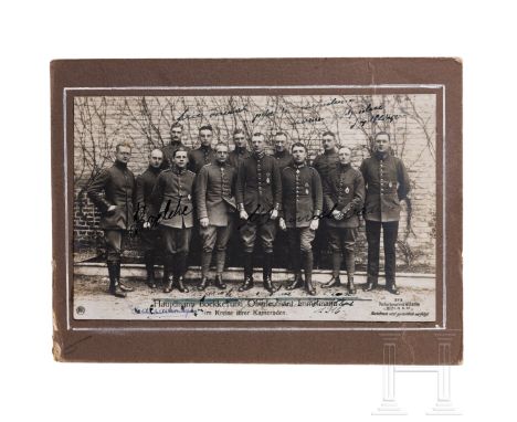 Hauptmann Oswald Boelcke und Oberleutnant Max Immelmann - gemeinsam signierte Sanke-Postkarte Nr. 373  Gruppenaufnahme "Haupt