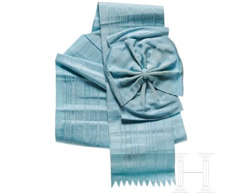 Schärpe für den russischen St.-Andreas-Orden, westeuropäische Fertigung, um 1880/1900  Hellblaue Schärpe aus gewässertem Seid