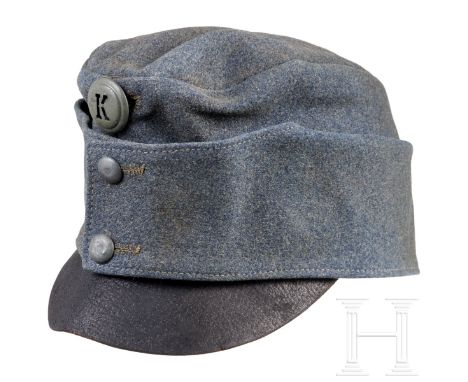 Hechtgraue Feldkappe M 1908 für Mannschaften  Blaugraues Wolltuch (etwas ausgeblichen, seitlich zwei minimale Mottenlöcher), 