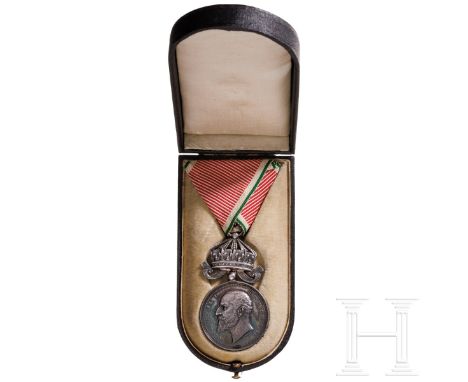 Silberne Medaille "Für Wissenschaft und Kunst", 3. Modell  Silber,  Durchmesser 35,95 mm, Gewicht 27,5 g, mit konfektionierte