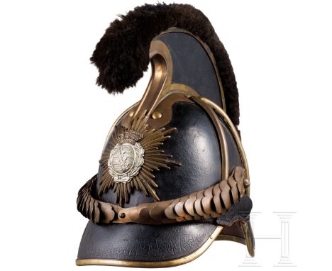 Helm M 1867 für Mannschaften des II. Sächsischen Reiter-Regiments  Kammerstück. Schwarz lackierter Lederkorpus mit Messingbes