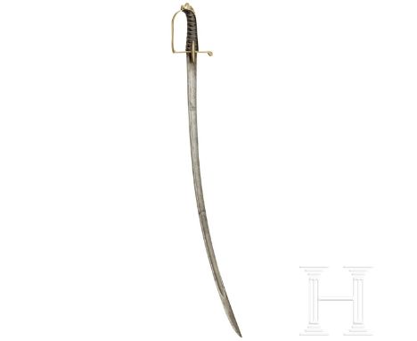 Säbel für Offiziere der leichten Kavallerie, um 1800  Kräftige, leicht gekrümmte Rückenklinge (narbig) mit beidseitiger Hohlb