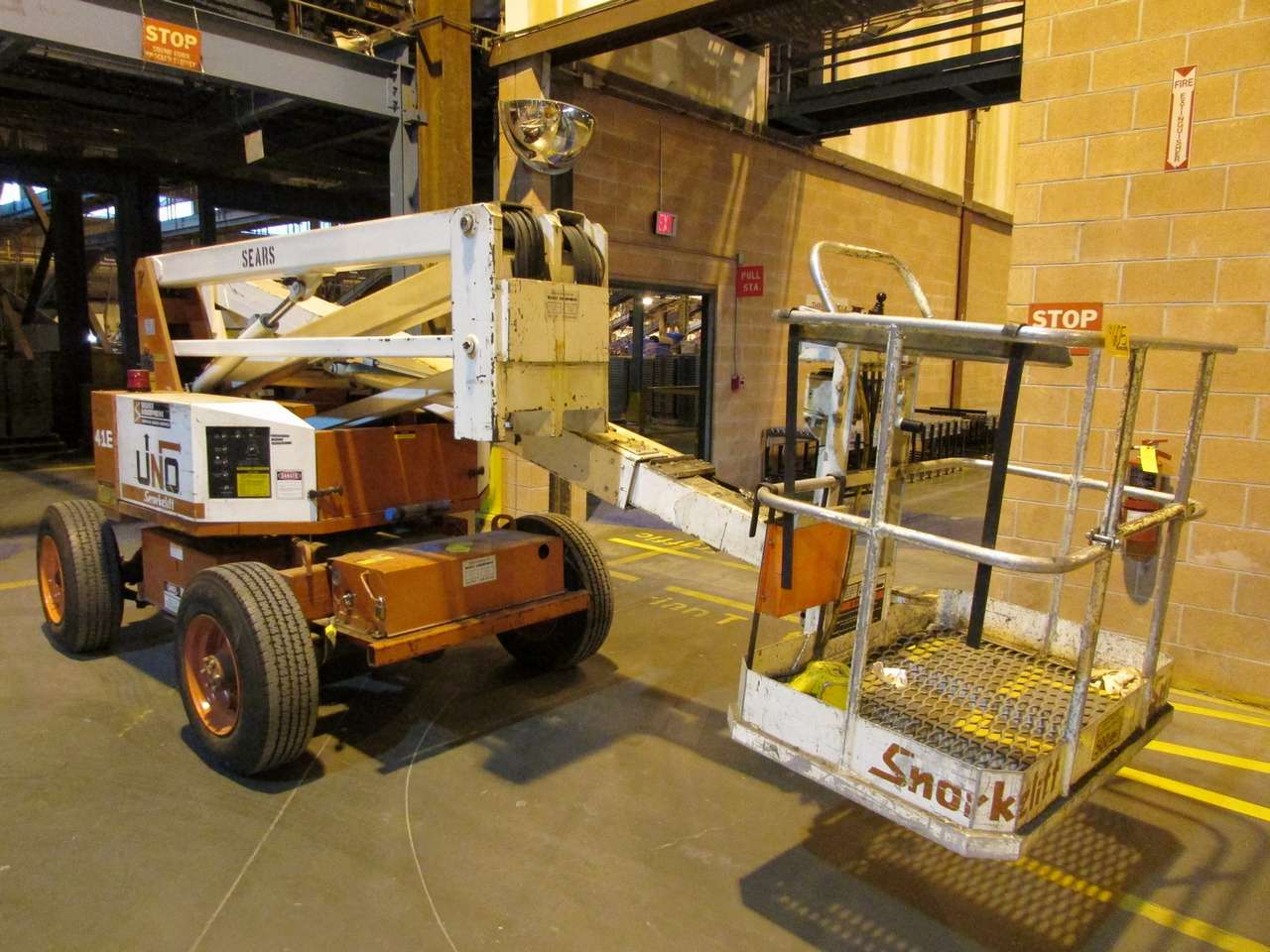 Snorkel Lift Uno41E 48V Electric Boom Lift 500 Lb. Capacity, 40'10