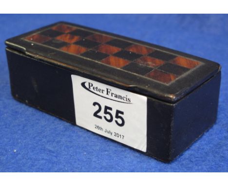 19th Century chess board design rectangular snuff box. (B.P. 24% incl. VAT)   CONDITION REPORT:  9.5cm wide4.5cm deep3.1cm hi