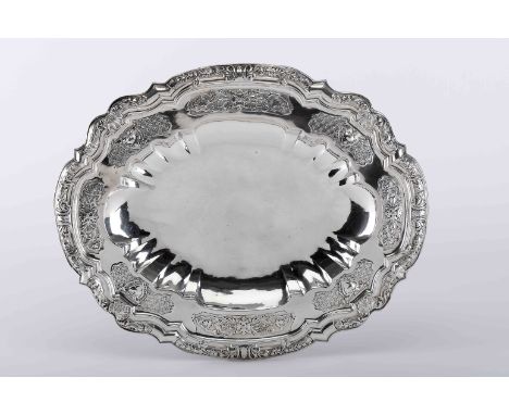 A basinA basin, D. João V, King of Portugal (1706-1750), 833/1000 silver, engraved decoration en relief "Plant windings, bunc