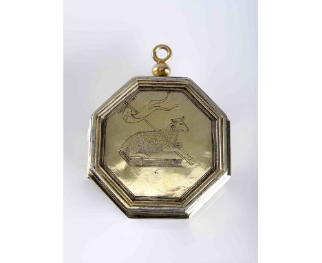 Octagonal viaticum holderOctagonal viaticum holder, gilt silver, engraved decoration "Agnus Dei" and "Crucifix", Spanish or C