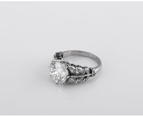A ringA ring, 500/1000 platinum, set with 12 navette cut diamonds, 10 8/8 cut diamonds and the central brilliant cut diamond 
