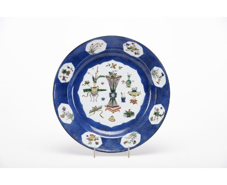 A large dishA large dish, Chinese export porcelain, polychrome decoration "Fortune objects", flap with blue decoration and po