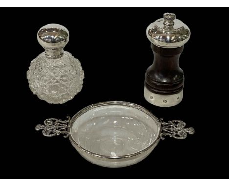 Victorian silver mounted glass quaich, London 1894, together with silver mounted scent bottle and pepper grinder (3).