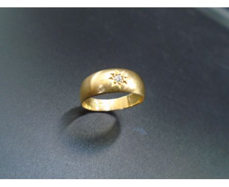 18ct gold and diamond ring, hallmarked London 1917, Size Q, 4.62g gross weight.