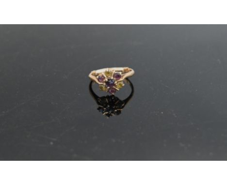 18ct gold Amethyst and peridot daisy cluster ring with 9ct gold adjuster, 2.2g