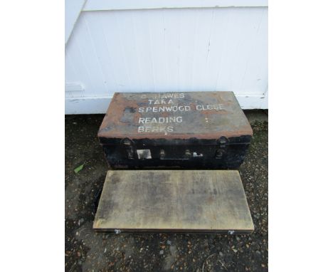 Vintage metal trunk and wooden case&nbsp;