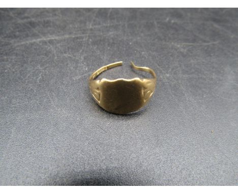 A men's 9ct gold ring- has been cut 3.8gms