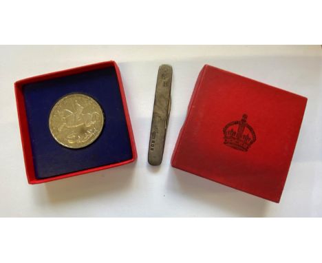 A GEORGE V PRESENTATION CROWN IN BOX. A 1935 Crown, presentation issue in red cardboard Royal Mint case of issue, with a silv