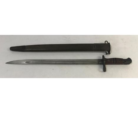 A FIRST WORLD WAR AMERICAN BAYONET. A Remington bayonet and scabbard with a 43cm fullered and pointed blade marked Rmington, 