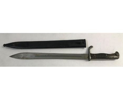 A GERMAN 1898/05 PATTERN BAYONET AND SCABBARD. The bayonet with a 36.5cm fullered blade with broad tip, marked to the back 'W