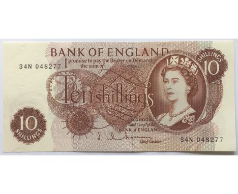 TWO CONSEQUTIVE RUNS OF TEN SHILLING NOTES. 16 Series 'C' Portrait issue Ten Shilling notes, signed J.Q.Hollom 34N 049067-68,