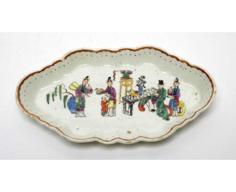 A First Period Worcester Mandarin pattern spoon tray, circa 1775, of lobed ovoid form, decorated with figures on a garden ter