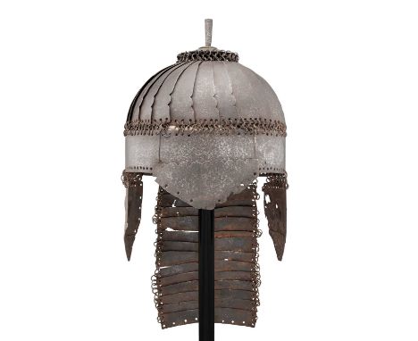A SOUTH INDIAN MAIL AND LAMELLAR HELMET (TOP), 17TH/18TH CENTURY, PROBABLY BIDJAPUR, KARNATAKA 
formed of twenty-six horizont